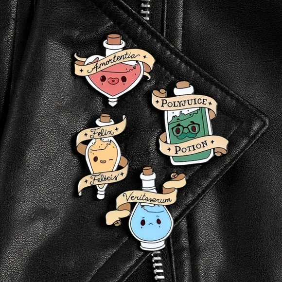 Kawaii Enamel Pin Harry Potter Magical Potions set plus hard gift box. - Picture 2 of 5